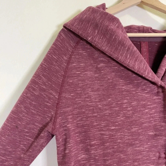 LULULEMON | FIND YOUR CENTRE WRAP IN RUST BERRY - Picture 9 of 16